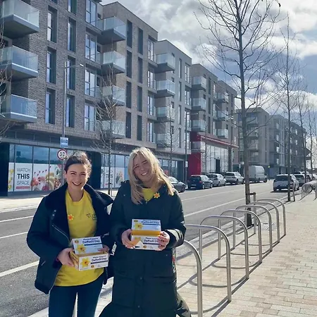 Large Luxurious Studio, Dublin18 Apartament