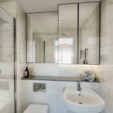 Large Luxurious Studio, Dublin18 Daire *