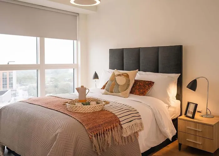 Large Luxurious Studio, Dublin18 * 더블린